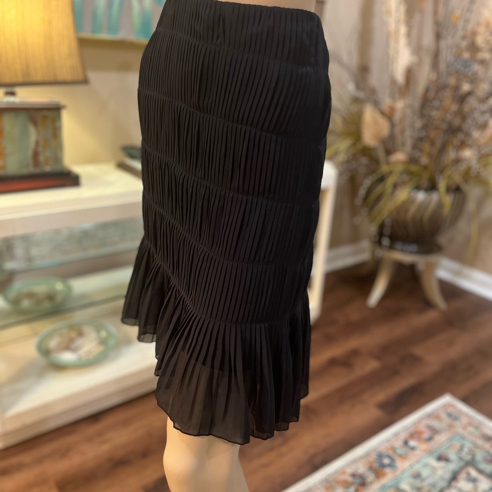 ADORABLE PLEATED BRAZILIAN MADE BLACK SKIRT IN EXCELLENT CONDITION